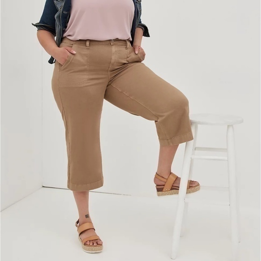 Torrid Crop Pull On Wide Leg Stretch Twill Mid Rise Pants